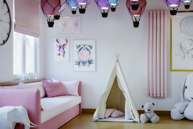 Grzejnik kolumnowy zbudowany jest z rzędu dużych pionowych paneli o okrągłym przekroju. Mają one konstrukcję „rurka w rurce” o szerokości 60 mm. Budowa ta zapewnia wysoką wydajność grzewczą. Klient ma możliwość wyboru liczby paneli grzewczych, przez co grzejnik może być szerszy lub węższy