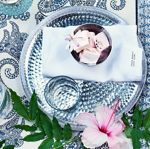 H&M Home: metalowa taca o średnicy 30 cm. Cena: 69,90 zł. akcesoria, tekstylia, materiały, H&M Home, H&M do domu