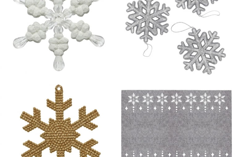 1. Zawieszki na choinkę plastikowe różne wzory 6,99 zł, kod 70501935  2. Zawieszki śnieżynki 10 cm 3 szt. brokatowe 5,99 zł, kod 92009496  3. Ozdoba plastikowa 8 cm mix 99,99 zł/25 szt., kod 88281525  4. Podkładka Śnieżynka 40 x 30 cm 9,99 zł, kod 85601200