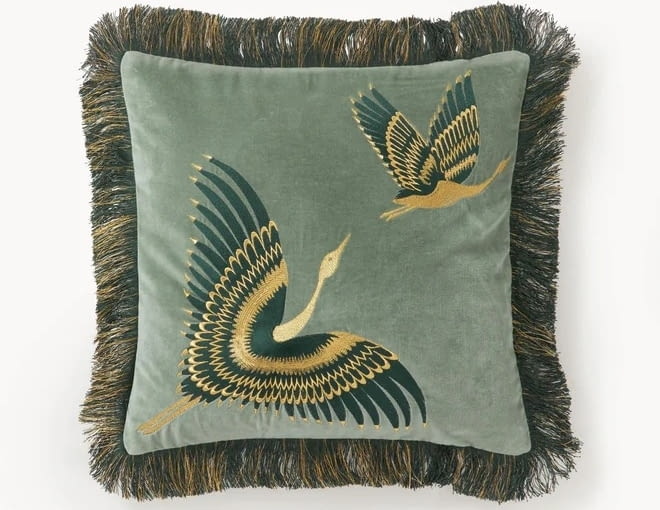 Poszewka na poduszkę z aksamitu z haftem Onyx, 159,90 zł.