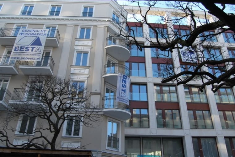 MAKABRYŁA: Apartamentowiec przy ul Pięknej w Warszawie. Jak głosi deweloper: "Wyszukana architektura łącząca w sobie XIX-wieczną klasyczną stylistykę z najnowocześniejszymi trendami w projektowaniu zachwyci niejednego i doda splendoru ulicy Pięknej" MAKABRYŁA: Apartamentowiec przy ul Pięknej w Warszawie.