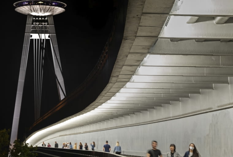 Most Słowackiego Powstania Narodowego, Bratysława (Słowacja, dawna Czechosłowacja), proj. Jozef Lacko, Ladislav Kušnír, Ivan Slameň, konstrukcja Arpád Tesár, Jozef Zvara, 1967−1972 Most Słowackiego Powstania Narodowego, Bratysława (Słowacja, dawna Czechosłowacja), proj. Jozef Lacko, Ladislav Kušnír, Ivan Slameň, konstrukcja Arpád Tesár, Jozef Zvara, 1967−1972