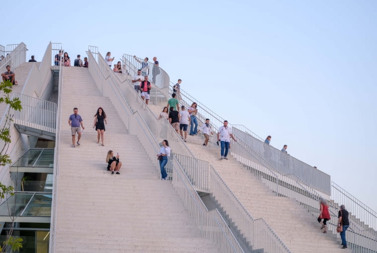 Piramida w Tiranie. Proj. MVRDV Piramida w Tiranie. Proj. MVRDV