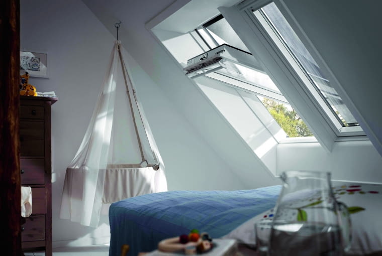 Markizy nie przysłaniają widoku na zewnątrz dzięki przezroczystej tkaninie siatkowej