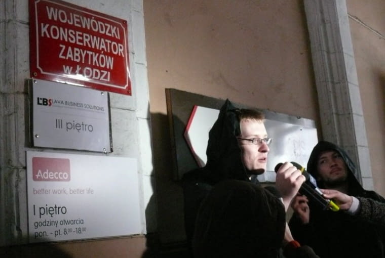 Pikieta przeciwko bezmyślnemu burzeniu łódzkich zabytków. Grupa Pewnych Osób
