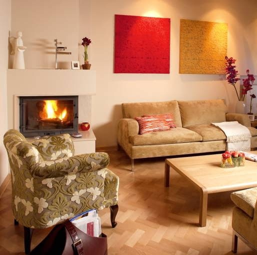 13.11.2006 WARSZAWA DLA CZTERY KATY METAMORFOZA SALON MEBLE IKER KOMPLET WYPOCZYNKOWY WYPOCZYNEK SOFA FOTELE FOTEL KOMINEK STYLISTKA: ANETA KOSIBA FOT. LUKASZ ZANDECKI / AGENCJA GAZETA