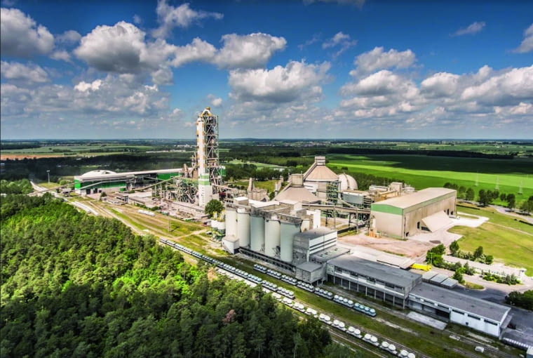 Modernizacja cementowni zwiększa efektywność, bezpieczeństwo i ekologiczną produkcję cementu.