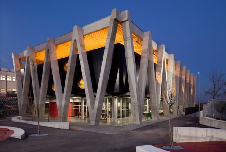 Szkoła średnia w Almadzie, Portugalia proj. José Laranjeira Szkoła średnia w Almadzie, Portugalia proj. José Laranjeira