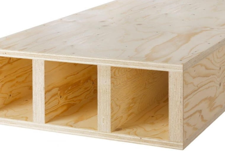 Kerto Ripa to przykład komercyjnie dostępnych płyt kanałowych wykonanych z LVL