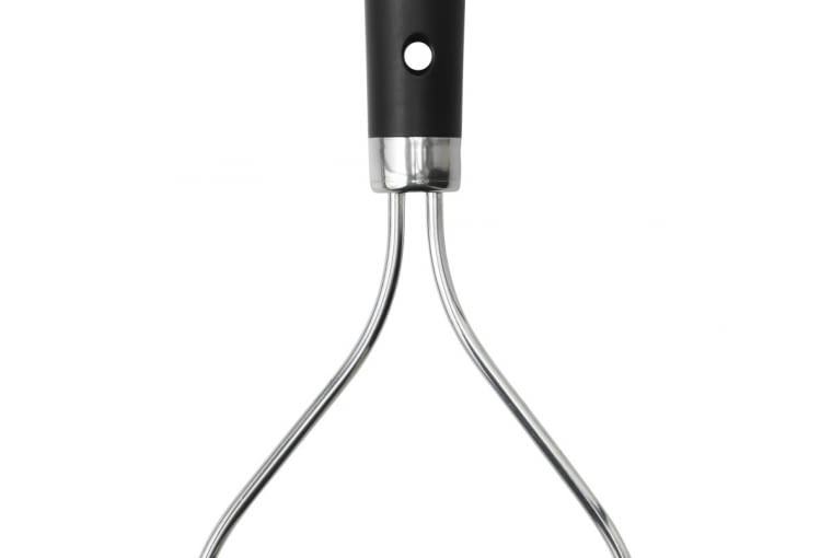 Tarka z pojemnikiem - nic nie sypie się na blat. IKEA 365+ VÄRDEFULL, stal nierdzewna, silikon i tworzywo sztuczne, dł. 24 cm 19,99 zł IKEA.