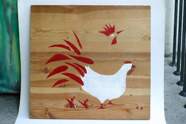 18.07.2003 WARSZWA - CZTERY KATY - MALOWANIE NA DREWNIE FOT. BRUNO FIDRYCH / AGENCJA GAZETA PUBLIKACJA CZTERY KATY NR 9 (144) - 9.2003 SLOWA KLUCZOWE: PLASTYKA ZDJĘCIE DO WKŁADKI: PUBLIKACJA CZTERY KATY NR 9 (144) - CZASOPISMA