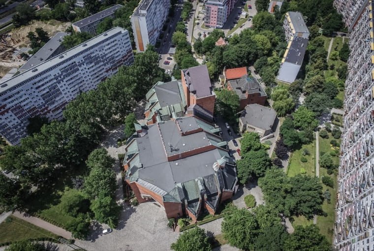 Kościół Matki Bożej Królowej Pokoju we Wrocławiu Kościół Matki Bożej Królowej Pokoju we Wrocławiu