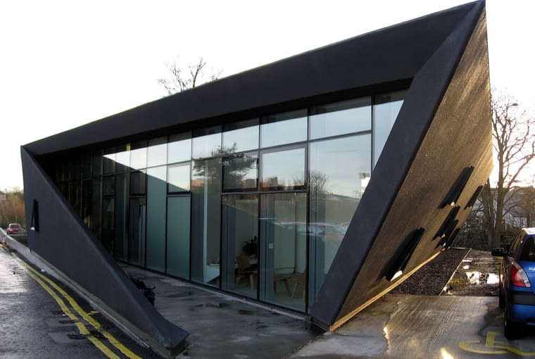 Maggie's Centre w Fife. Proj. Zaha Hadid