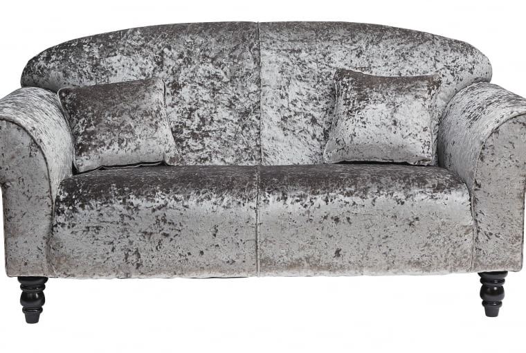 TK Maxx: Aksamitna srebrna sofa, 1799,99 zł TK Maxx: Aksamitna srebrna sofa, 1799,99 zł