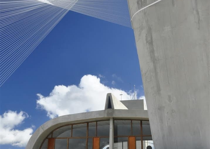 Jednostka Marsylska, proj. Le Corbusier - północny komin wentylacyjny, popiersie Le Corbusiera i gimnazjum