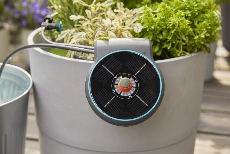 Nawadnianie roślin na balkonie i tarasie - automatyczna konewka AquaBloom