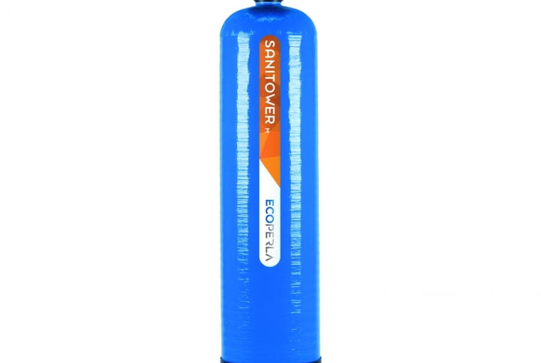 Ecoperla Sanitower M/KLARSAN wymiary: wys. kolumny 164 x śr. 34 cm;  usuwa wysokie stężenia żelaza  i manganu; naturalne złoże filtracyjne to  połączenie w odpowiednich proporcjach  żwirków, dolomitów i rudy manganowej;  intensywny proces płukania złoża  filtracyjnego wymaga zapewnienia przez  pompę zwiększonej wydajności przy  zachowaniu normalnego ciśnienia pracy