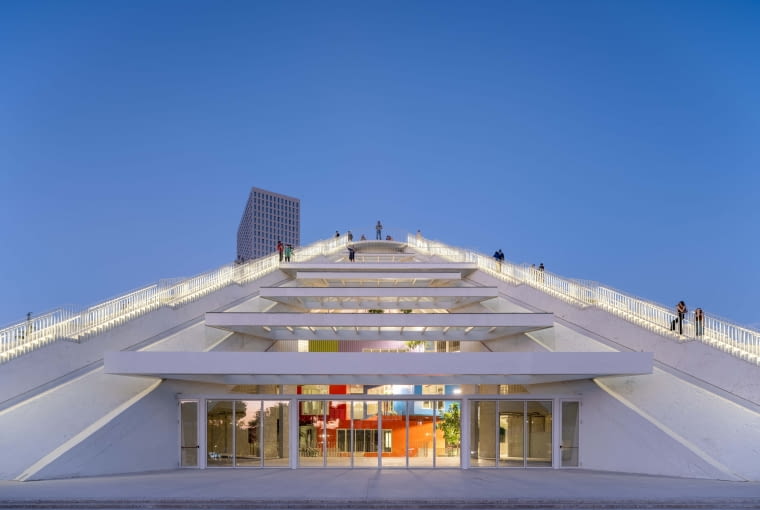 Piramida w Tiranie. Proj. MVRDV Piramida w Tiranie. Proj. MVRDV