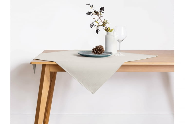 Obrus beżowy 75x75 cm_39,90zł