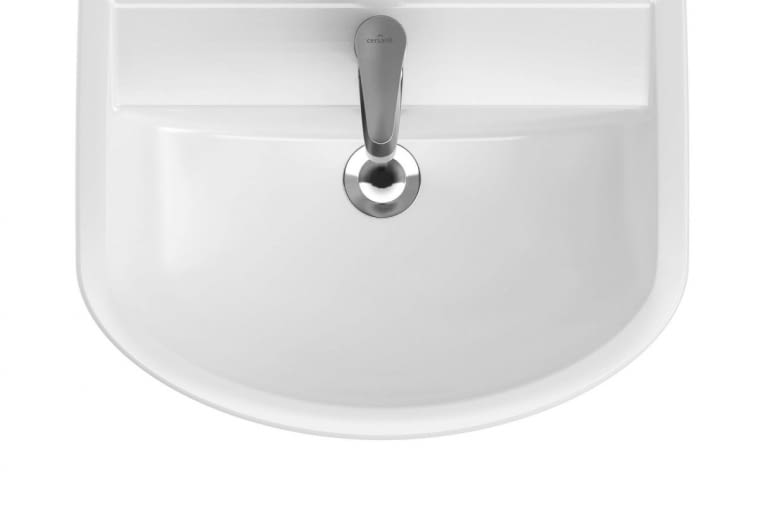 Propozycja marki CERSANIT. Umywalka ARTECO - z segmentu BASIC, obejmującego produkty funkcjonalne o klasycznym wzornictwie. Umywalka ma zaokrąglony kształt i fabrycznie przygotowany otwór na baterię, umieszczony centralnie. Przystosowana jest do montażu z szafką. Wymiary: szer. 60 cm, gł. 44 cm. Cena: 140 zł