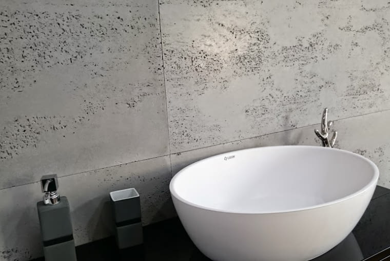 Okładzina z betonu architektoniczneg i umywalka Luxum