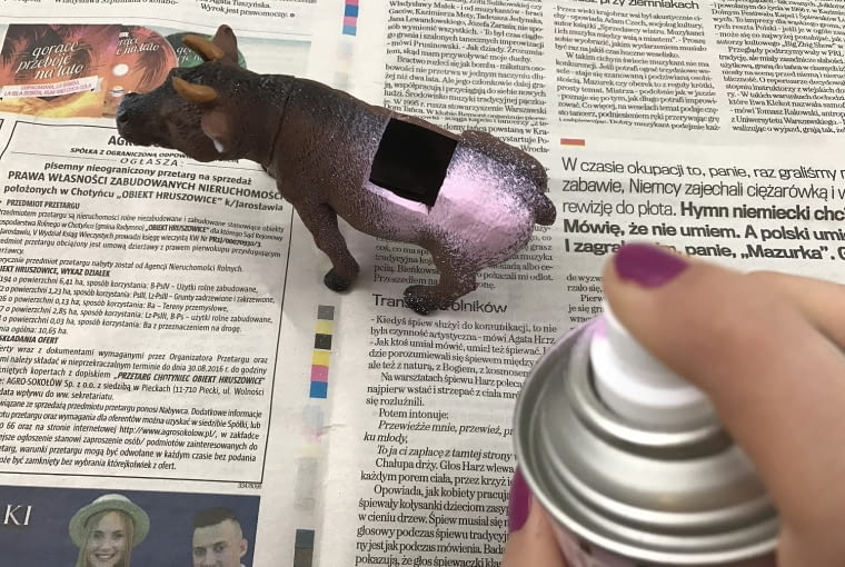 Pomaluj figurkę farbą w sprayu. Jak zrobić doniczkę z figurki?