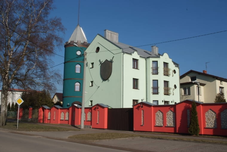 Kolorowa zabudowa Rybna (woj. warmińsko-mazurskie)