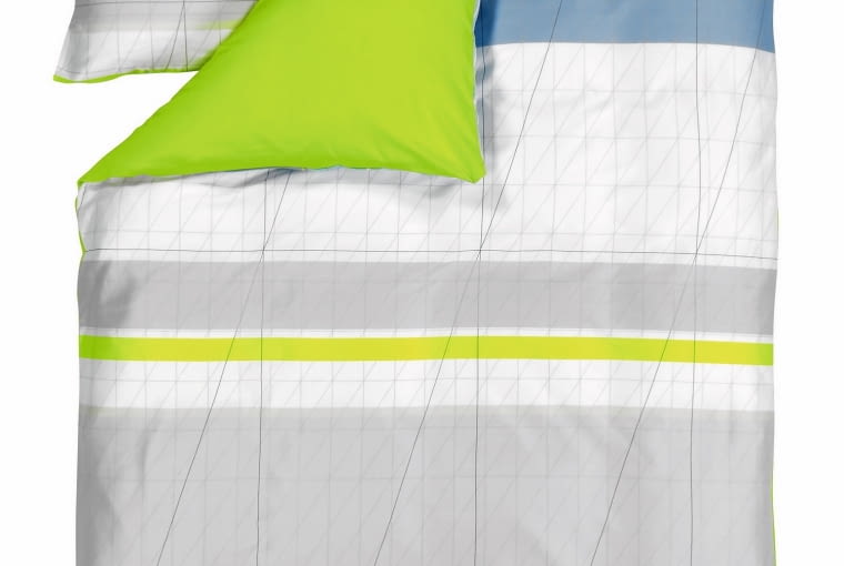 Hay Pościel Colour Block. Z jednej strony w kolorze świeżej limonki, z drugiej w delikatne, przecinające się linie w odcieniach szarości i bieli. Uszyta z bawełny i satyny. Wym. 140 x 200 cm; 63 x 60 cm, squarespace.pl, od 296 zł