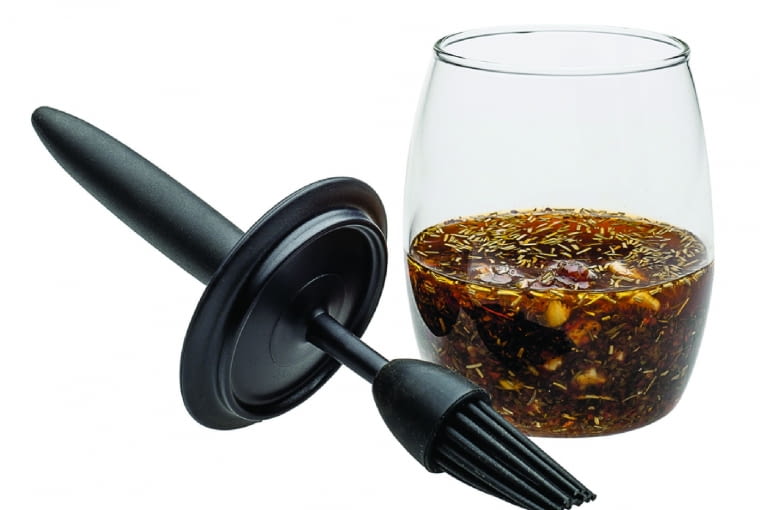 Pojemnik na marynatę/Küchenprofi/FIDE.PL Do przyrządzania i przechowywania marynat, z silikonowym pędzelkiem. Cena: 82,90 zł, www.fide.pl