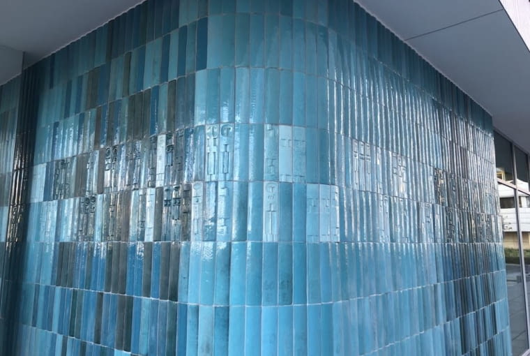 Mozaika Stanisława Kucharskiego w Empiku w dawnym pawilonie Cepelii Mozaika Stanisława Kucharskiego w Empiku w dawnym pawilonie Cepelii