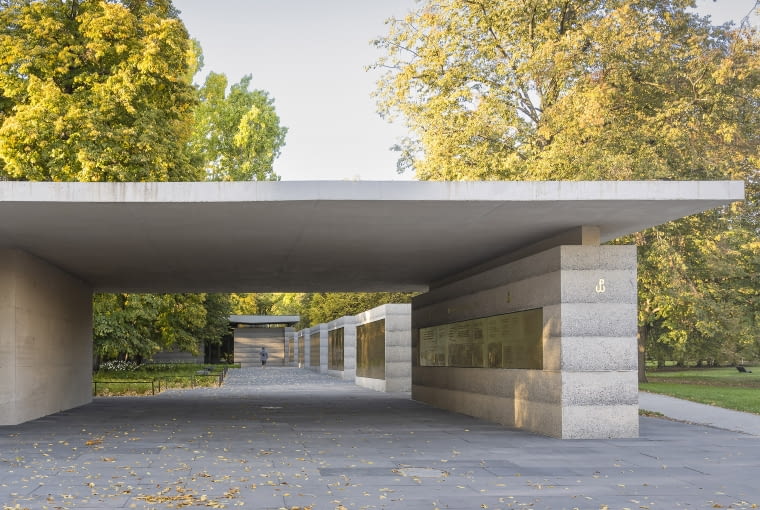 Wyróżnienie: pracownia Bujnowski Architekci wraz z inwestorem - Muzeum Warszawy. Realizacja: Izba Pamięci przy Cmentarzu Powstańców Warszawy Wyróżnienie: pracownia Bujnowski Architekci wraz z inwestorem - Muzeum Warszawy. Realizacja: Izba Pamięci przy Cmentarzu Powstańców Warszawy