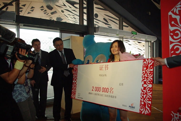 Dwumilionowy gość w Pawilonie Polski na EXPO 2010 w Szanghaju! Dwumilionowy gość w Pawilonie Polski na EXPO 2010 w Szanghaju!