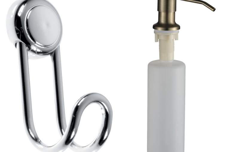Wieszak pojedynczy o ciekawej formie, Metalia, Ferro; Dozownik o barwie antycznego mosiądzu, Laveo nowoczesne łazienki