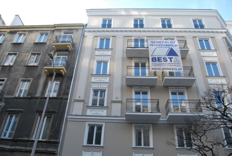MAKABRYŁA: Apartamentowiec przy ul Pięknej w Warszawie. Stara kamienica, czy nowa, którą wybieracie? MAKABRYŁA: Apartamentowiec przy ul Pięknej w Warszawie