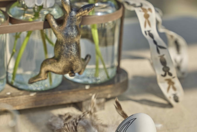 Wielkanoc w kwiatach – dekoracje z pelargoniami na świąteczny stół