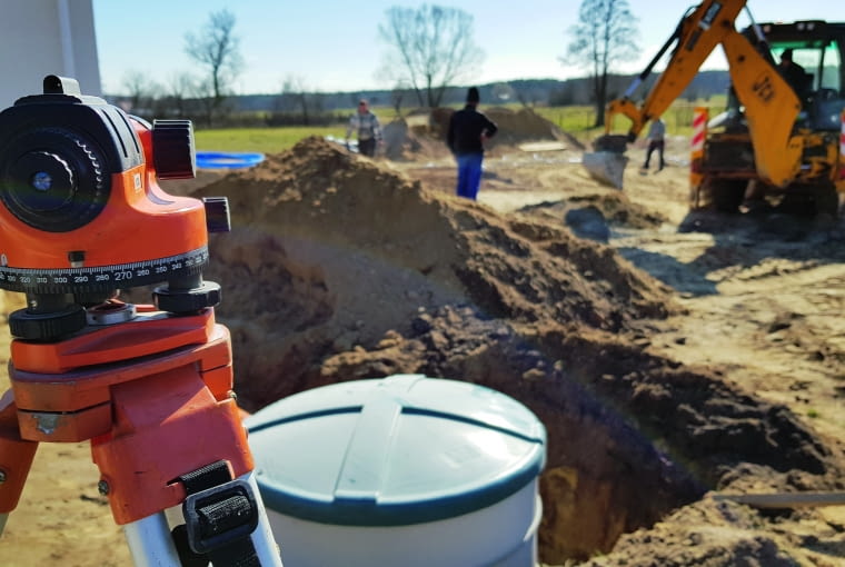 Zakup oczyszczalni biologicznej z osadem czynnym to koszt od około 7150 zł netto. Do tego dojdą jeszcze koszty montażu i niezbędnych materiałów dla tego typu inwestycji Zakup oczyszczalni biologicznej z osadem czynnym to koszt od około 7150 zł netto. Do tego dojdą jeszcze koszty montażu i niezbędnych materiałów dla tego typu inwestycji