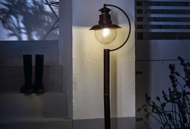 W zależności od potrzeb można wybrać żarówki o ciepłej lub zimnej temperaturze barwowej, Rust Marina