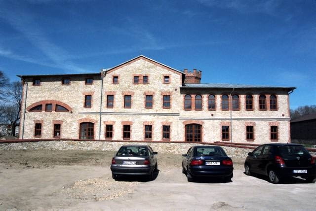 Przerobiona gorzelnia na obiekt administracyjno-konferencyjny w Księżym Lesie koło Strzelec Opolskich Przerobiona gorzelnia na obiekt administracyjno-konferencyjny w Księżym Lesie koło Strzelec Opolskich