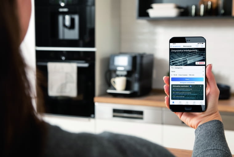 Czy kawę można „zrobić z aplikacji”? Oczywiście, że tak. Podobnie, jak kontrolować wiele innych urządzeń gospodarstwa domowego w różnych pomieszczeniach Czy kawę można „zrobić z aplikacji”? Oczywiście, że tak. Podobnie, jak kontrolować wiele innych urządzeń gospodarstwa domowego w różnych pomieszczeniach