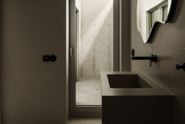 Przebudowa bliźniaka z lat 70. Proj. MFRMGR Architekci