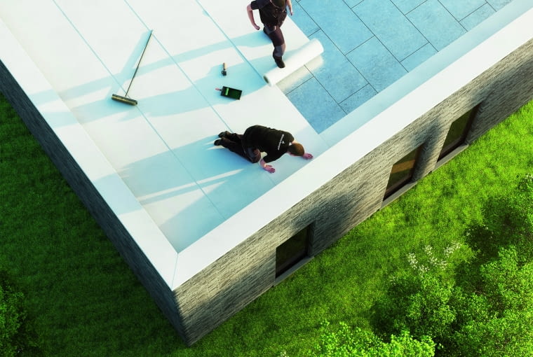 Dziś jest wiele nowoczesnych materiałów pozwalających na wykończenie dachu płaskiego – membrany mają bardzo dobre właściwości użytkowe, są estetyczne i nie wymagają zabiegów konserwacyjnych