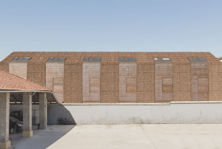 Row of six houses in a barn - Simone Bossi Row of six houses in a barn -RSimone Bossi