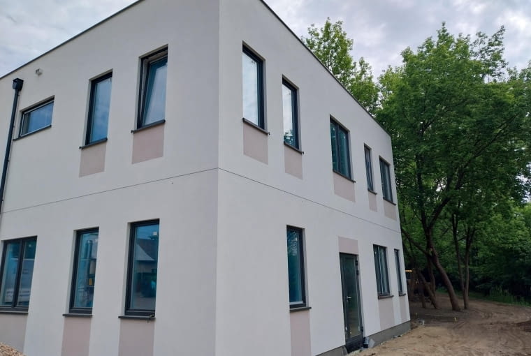 Michałowice: pierwszy modułowy zespół mieszkalny dla osób z autyzmem Michałowice: pierwszy modułowy zespół mieszkalny dla osób z autyzmem