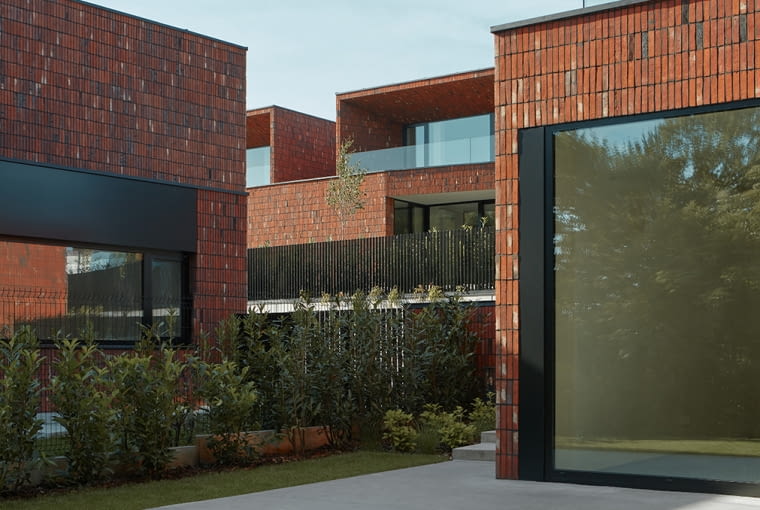 Rubra w Straszynie - domy bliźniacze typu A. Proj. Paweł Lis Architekci Rubra w Straszynie - domy bliźniacze typu A. Proj. Paweł Lis Architekci