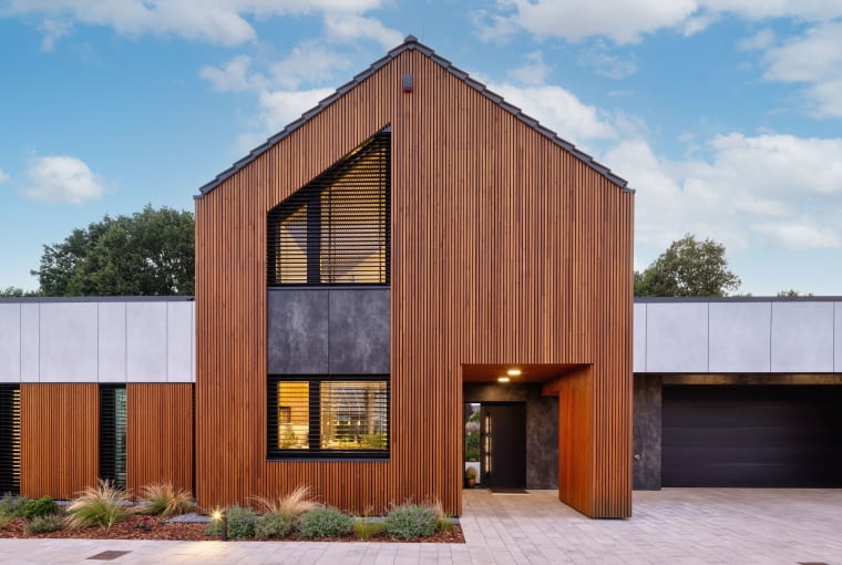 Niestety mamy niewielki wpływ na ograniczenie emisji hałasu, na przykład ulicznego. Możemy jednak skutecznie chronić się przed nim w naszych domach, wybierając odpowiednie materiały i rozwiązania Niestety mamy niewielki wpływ na ograniczenie emisji hałasu, na przykład ulicznego. Możemy jednak skutecznie chronić się przed nim w naszych domach, wybierając odpowiednie materiały i rozwiązania