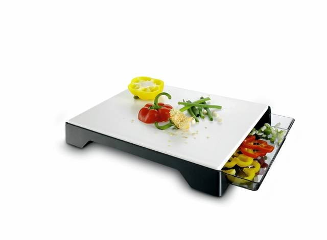 DESKA DO KROJENIA. fabrykaform.pl, tworzywo sztuczne, 37 x 20 cm, z szufladką, 144 zł