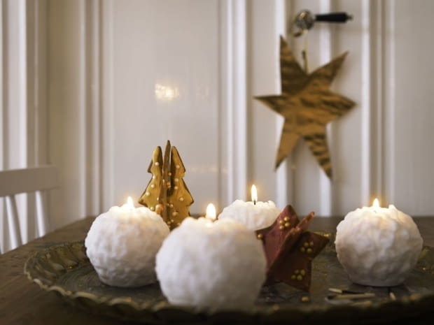 Święta w IKEA: VINTERMYS bezzapachowa świeca bryłowa (2 szt.). Cena: 14,99 zł. Ikea, święta, boże narodzenie, nowości, świąteczne dodatki