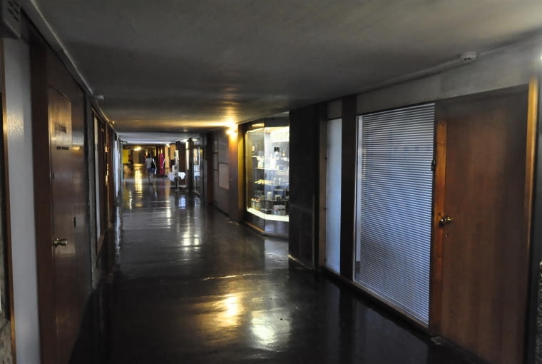 Jednostka Marsylska, proj. Le Corbusier - aleja z lokalami użytkowymi