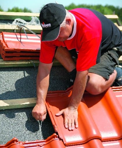 Klamrowanie dachówek ceramicznych Klamrowanie dachówek ceramicznych