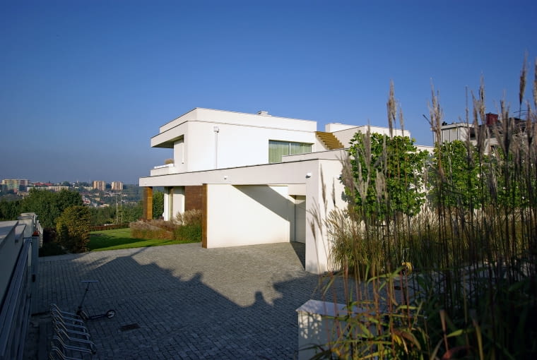 Dom z dziedzińcem w Starachowicach. Proj. MAG Architekci Marcin Grzyb Dom z dziedzińcem w Starachowicach. Proj. MAG Architekci Marcin Grzyb; Włodzimierz Sidorczuk